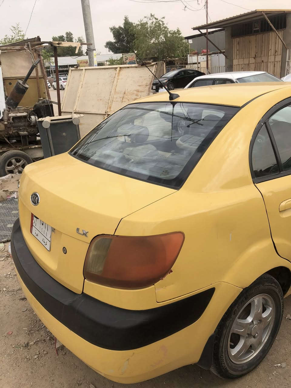 سلام عليكم ريو موديل ٢٠٠٨ وارد امريكي حادثها صفحه  مكينه جديده شديتها قبل ٣ اشهر والكير يرادله فقط كونترول السياره بأسمي وكامله مكانها كربلاء اتصل ع الرقم او الواتساب *********** .
