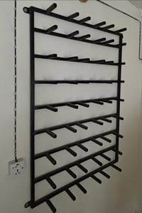 للبيع ستاند احذية حديد يلزم 27 حذاء + ستاندات ملابس عدد 2 الطول مترتين...