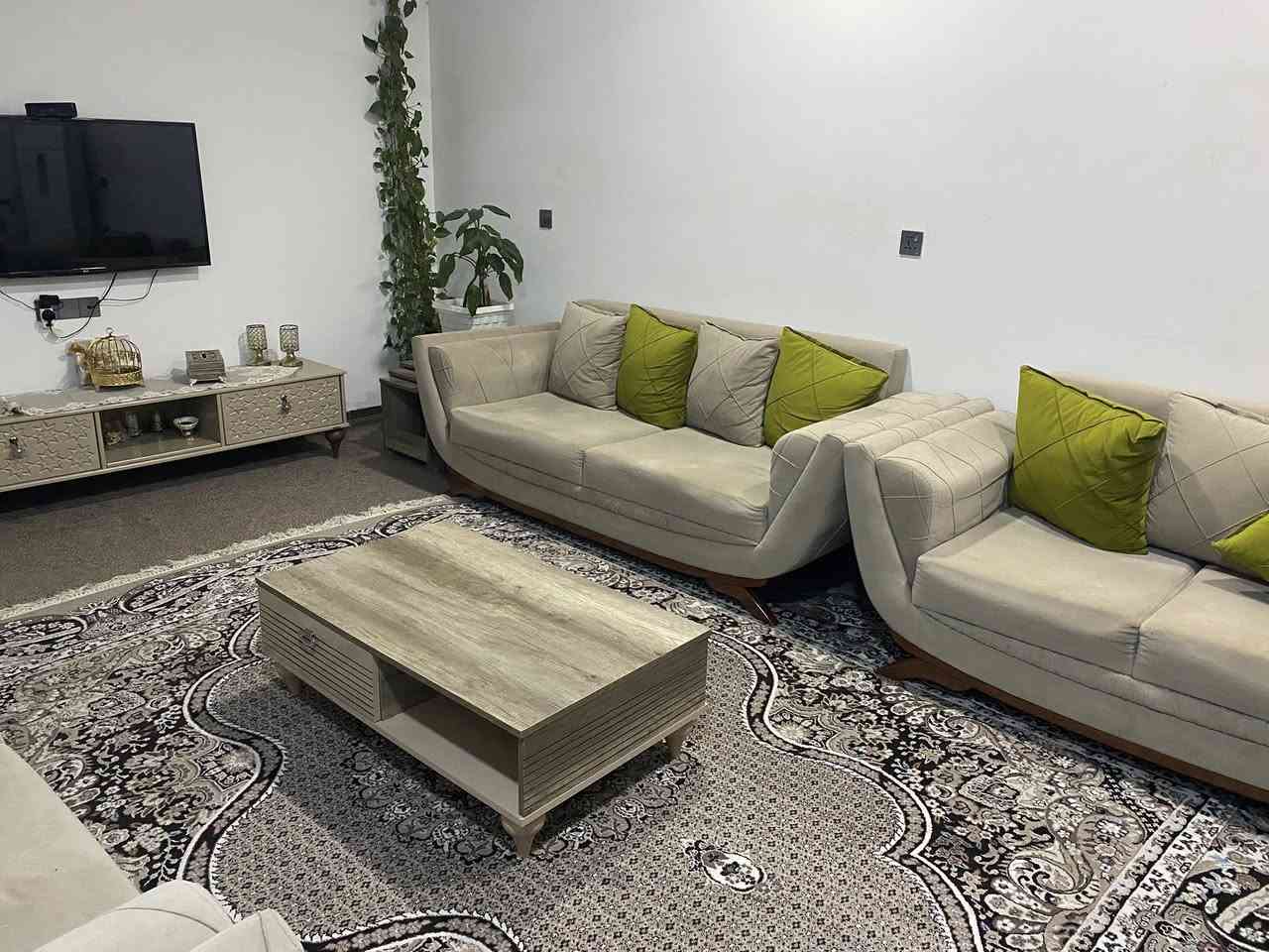 ئەم ئەشیایانەی ناوماڵ بۆ فرۆشتن
١.تاقم دانیشتن ١٠ نەفەری

٢.فەرشی تورکی ٣،٥*٤

٣. مێزی ناوەڕاست

٤.مێزی تیڤی

٥.دووسێت تەپڵەک 

بەجیاو بە یەکیشەوە ئەفرۆشرێت


**إذا كنت صاحب هذا الإعلان وتريد حذفه لأي سبب، رجاءا أرسل رسالة إلى الدعم الفني**