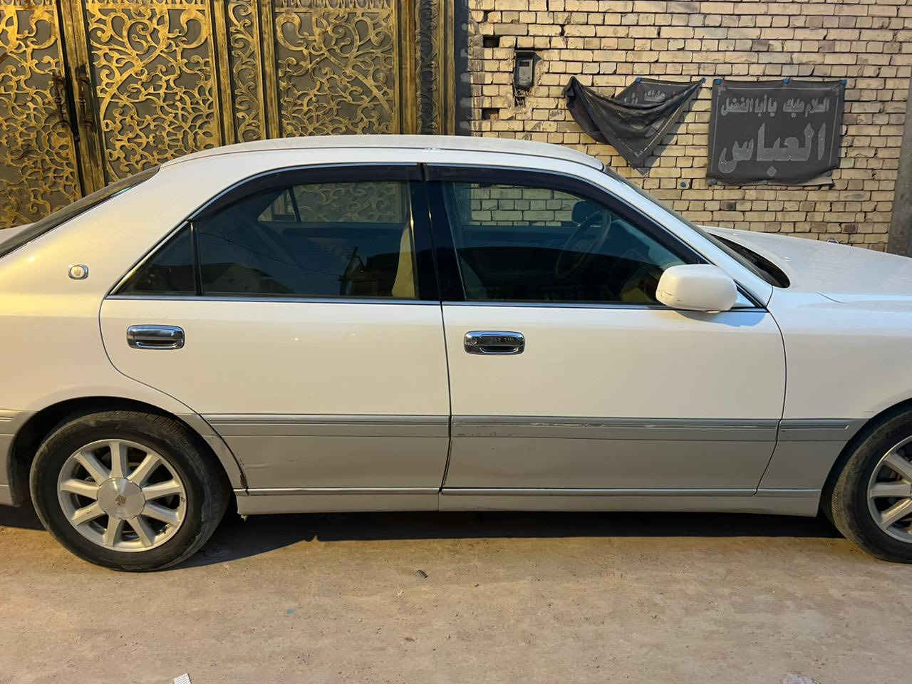 جنون للبيع موديل 2000  اصولي
4 دكم فول مواصفات عدا الفتحه مكينتها دي فور الجبير كفاله السيارة تحويل ثاني يوم اي استفسار ا***********
