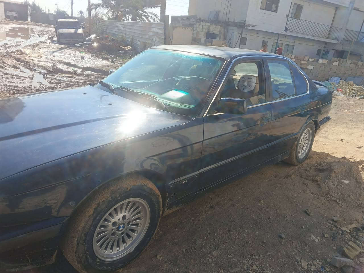 سلام عليكم سياره BMW 525مكينه 6مفتوح موديل 92سياره كامله بيهه نقوصات كير مكينه نظيفات خير من الله رقم انبار مكان بغداد 45وبيهه مجال ***********
