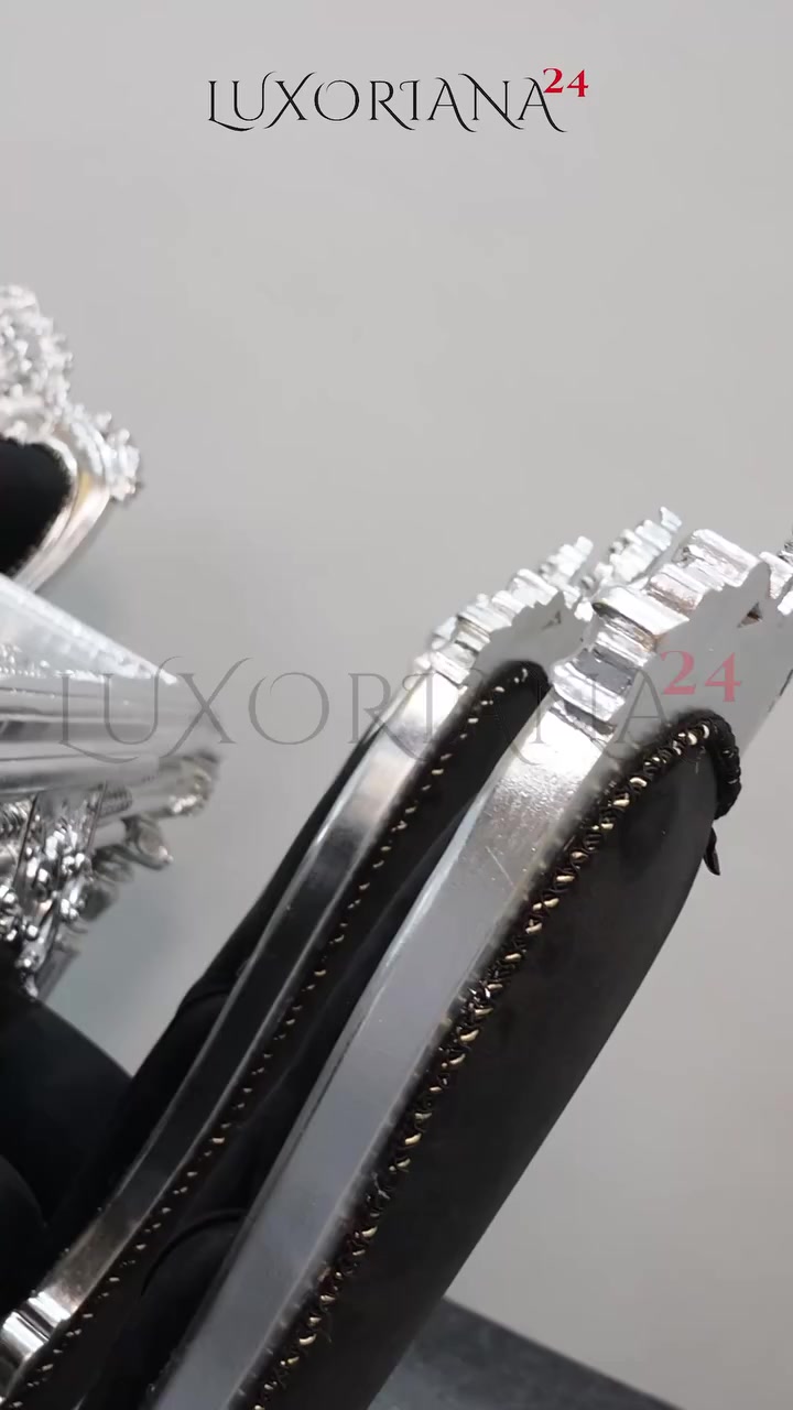 Luxuriöser Barock Esszimmertisch in Silber mit 8 Stühlen – kraftvoll, elegant und repräsentativ.

Zusätzlich verfügbar:
24 Karat Gold Barock Esszimmertisch mit 8 passenden Stühlen – ein Statement für außergewöhnliche Räume und Villen.

Ideal für große Salons, exklusive Wohnungen oder repräsentative Empfangsräume.

Besichtigung nach Terminvereinbarung möglich.
Lieferung in Deutschland, Niederlande & Belgien möglich.

📍 Süchtelner Straße 12
41747 Viersen
Deutschland

📞 +49 172 4732854

———————-
Masă de dining baroc argintiu cu 8 scaune – impunătoare, elegantă și rafinată.

De asemenea disponibilă:
Masă de dining baroc aur 24K cu 8 scaune asortate – un simbol al luxului autentic.

Potrivită pentru vile, saloane mari sau spații exclusiviste.

Vizionare doar pe bază de programare.
Livrare disponibilă în Germania, Olanda și Belgia.

📍 Süchtelner Straße 12
41747 Viersen
Germania

📞 +49 172 4732854
————————
Luxury silver Baroque dining table with 8 chairs – powerful, elegant and truly representative.

Also available:
24K gold Baroque dining table with 8 matching chairs – a statement piece for exceptional interiors.

Perfect for villas, large salons and exclusive living spaces.

Viewing by appointment.
Delivery available in Germany, Netherlands & Belgium.

📍 Süchtelner Straße 12
41747 Viersen
Germany

📞 +49 172 4732854


**إذا كنت صاحب هذا الإعلان وتريد حذفه لأي سبب، رجاءا أرسل رسالة إلى الدعم الفني**