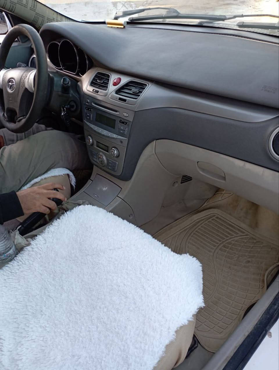 جاک   2012
مەکینە زنجیر 
گێڕ عادی 
تەبرید سارد گەرم لەسەر سویچ
چوارجام کارەبا
 پارچەک و چەن پەڵەیەکی بچوکی بۆینت بێ ناوگرتن
سەنەوی نوێیەو بەناوی خۆمە
ڕەسمی سۆنەرم داناوە
ژمارەی خاوەنی 
*********** رانية, السليمانية
