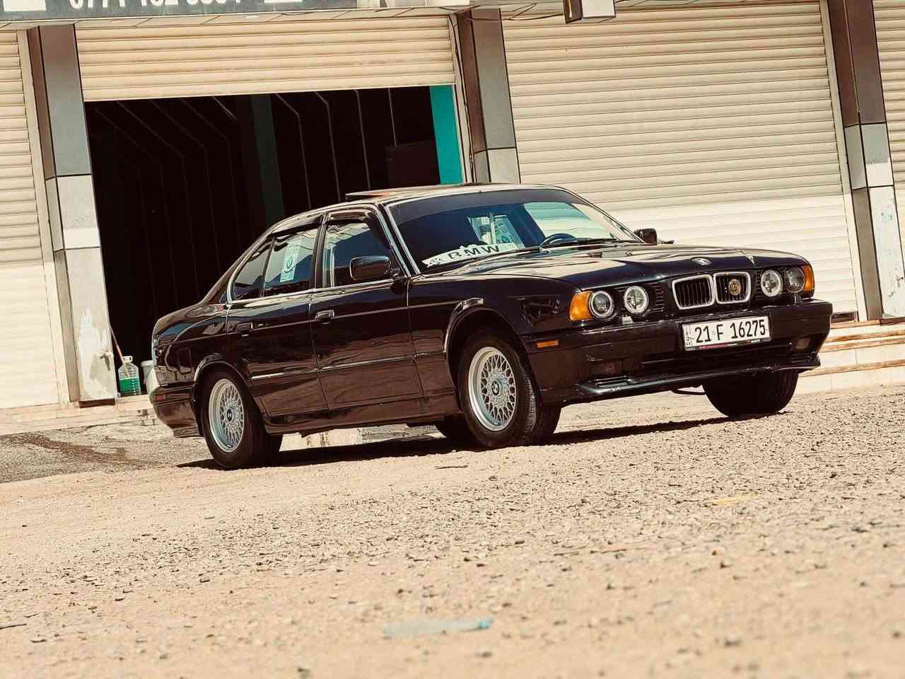 بی ئێم دەبلیو 1990 i525 گێر عادی بیلاد 
فول مواسەفات 
سلایت 
تبرید 
جام کارەبایی 
رەقم و سەنەوی نوێیە تحویل و غەرامە بەشەرت 
پێش و پشتی تازە داگیراوە 
چوار تایەی و ویلی نوێی لەژێرە 
پاتری تازەیە 
هیچ مەسرەفێکی تێدانیە 
چەمەلاغی دواوەی بێ ناوگرتن بێ شانسی 

سـعـر : لە کۆمێنت داوابکە ڕاستەوخۆ بۆت دێت 📥 

گێر و مەکیەنەی بەشەرت 
هیچ کێشەیەکی تێدا نییە 

ژمارەی خاوەنەکەی 
***********
