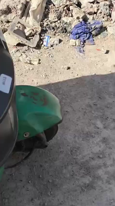 بيت مساحته ١٠٠ متر مربعه طابق اونص مسلحه سبع قصور بصف الشارع مال صيطره شارع تبليط السعر ٤٠ الشراي راح خلي رقمي اويتصل ***********
