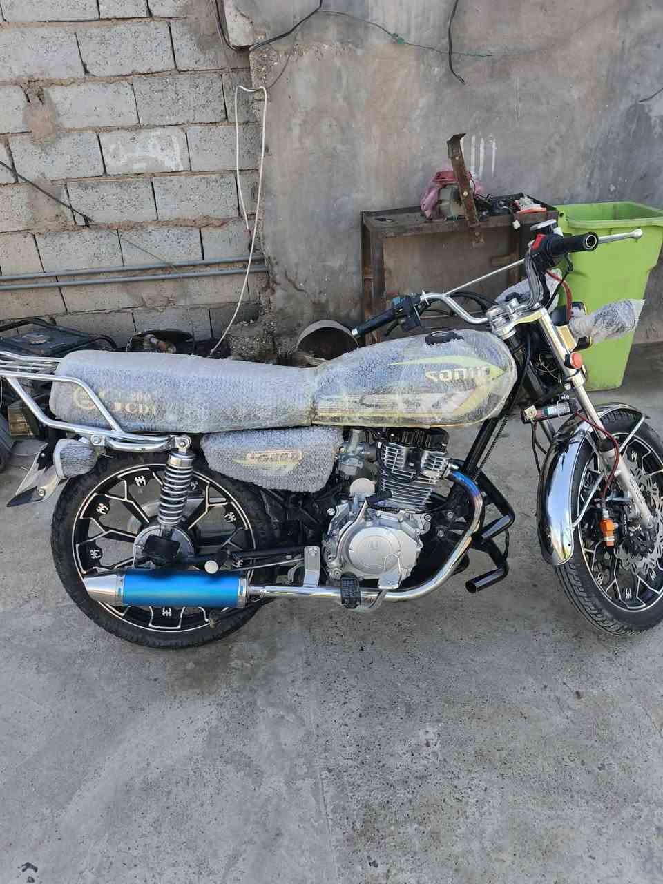 السلام عليكم  سيفان 25 مكينه 200c مكينه مكفوله اوراق موجود دراجه حلوه أو كاعده خير من الله عنواني الخالص قرية الدوجمه 
السعر 800


**إذا كنت صاحب هذا الإعلان وتريد حذفه لأي سبب، رجاءا أرسل رسالة إلى الدعم الفني**