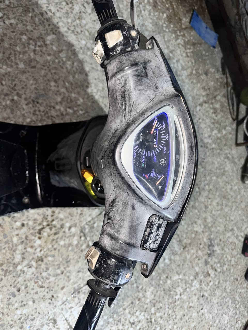 اسلام عليكم 
ماكس عدله بلاديه مكينتها  كفاله عامه منكلشي      ما مفتوحه ملحه الدراجه   ختم واحد ويه المكينه  بيها 20 ختم ويه المكينه  كلها شغال  سلف هندر   سكنات رماشات  بكلايت   لايت عالي ناصي نكره سلف  كلها بلاديه الدراجه احله من الصور بهواي   سعرها 850 وبيها مجال   متواجد واتساب  رقمي *********** مكاني بصره كرمت علي  يم جسر الحشد
