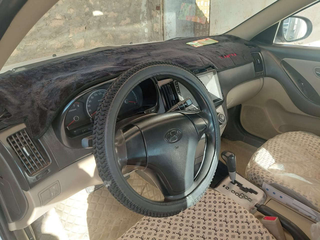 السلام عليكم ورحمة الله وبركاتة 
سياره الانترا موديل 11خليجي بدون فتحه  مكفوله  ***********
