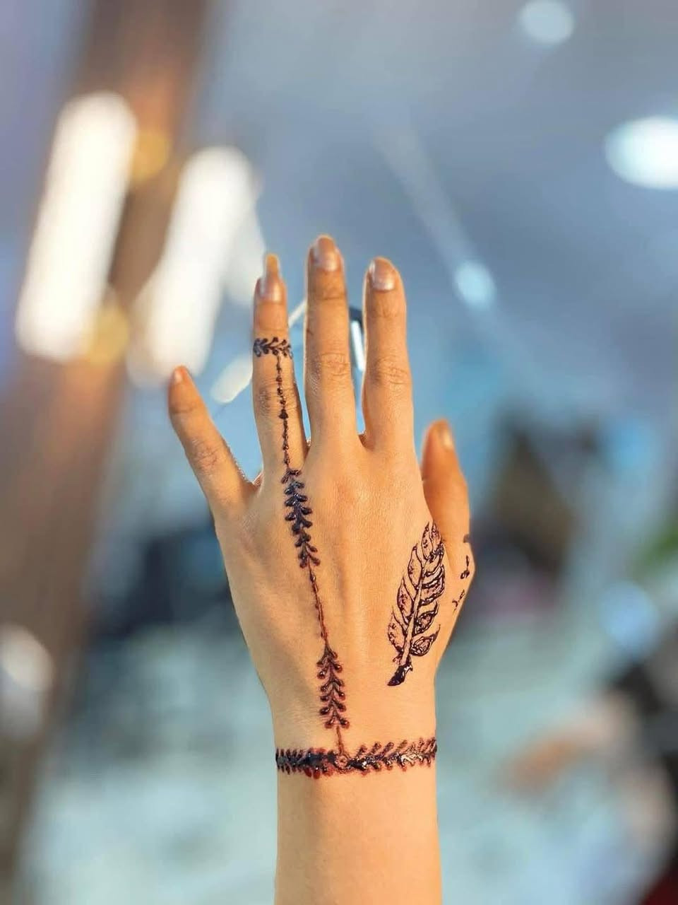 نقش الحنه الترند 🔥 
متوفر عصاره الحنه سعر 1000
طبق الطبع السعر 1000

للحجز والاستفسار يرجى مراسله الصفحة 
للتواصل واتساب ***********
العنوان…
الكوت دور العمال /شارع السايدين /قرب جامع الرسول
يوجد توصيل داخل الكوت
ولجميع المحافظات 🚚
