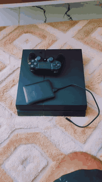 بلي ٤ فات مهكر نظام ١٢ تهكير قرص ويا جوستك الاصلي جهاز نضيف جدا 
تجي تفحص بلبيت وتستلمة من البيت 
مكانة بغداد العبيدي شارع ٢٠ 
*********** 
سعرة ٢١٠
