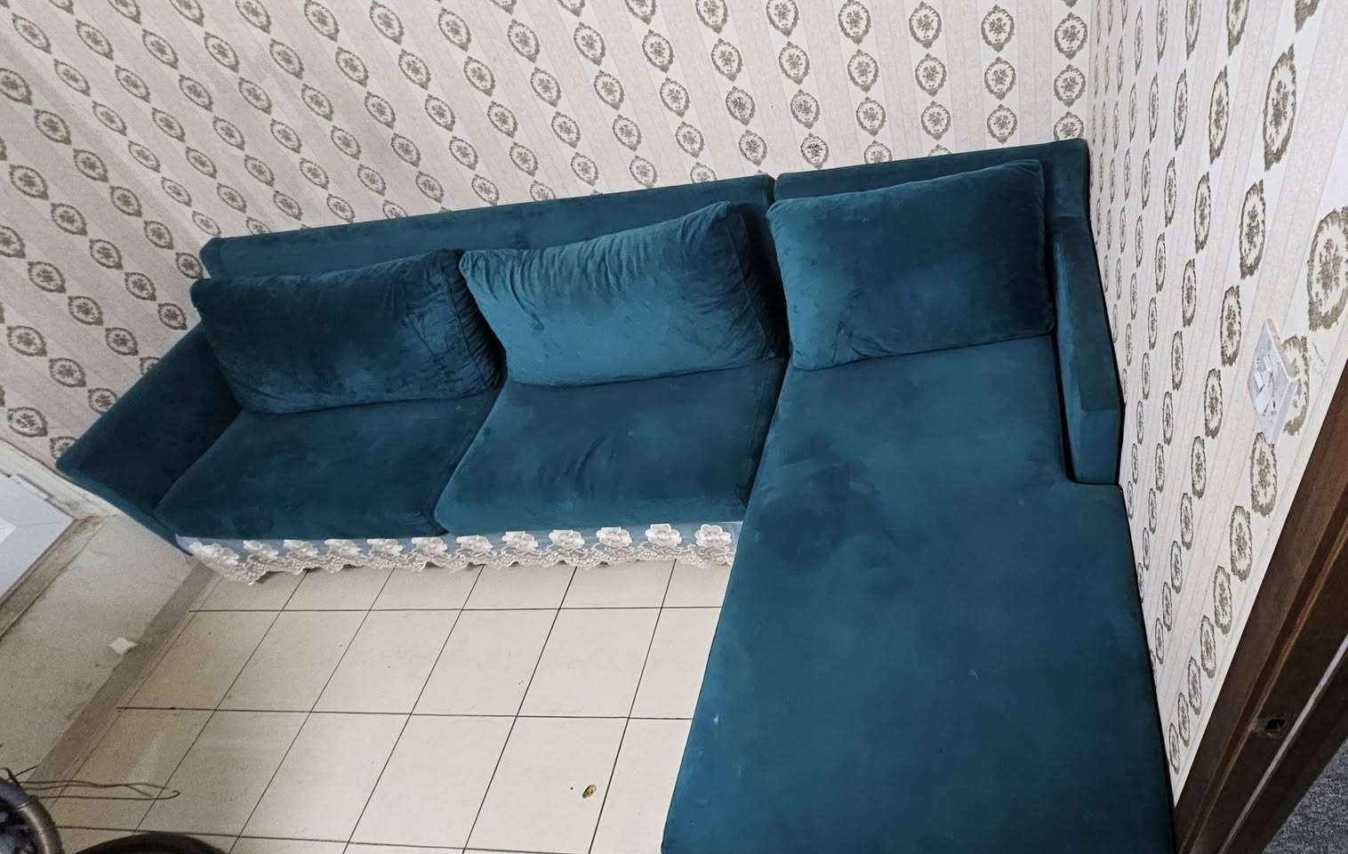 السلام عليكم كونر جديد نضيف ٪100
سعره 350 بي مجال كلللش بسيط 
***********
