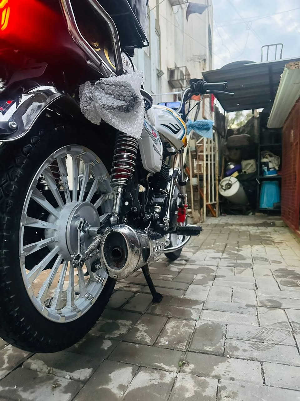 سلام عليكم دراجه للبيع امكاني بغداد البياع الدراجه جديده جيب فيتر وياك وتعاال الدراجه مديل 25 مامستعمله اهوي 
السعر 850وبيها مجال الشراي يتصل وتساب او سم كارت ***********
