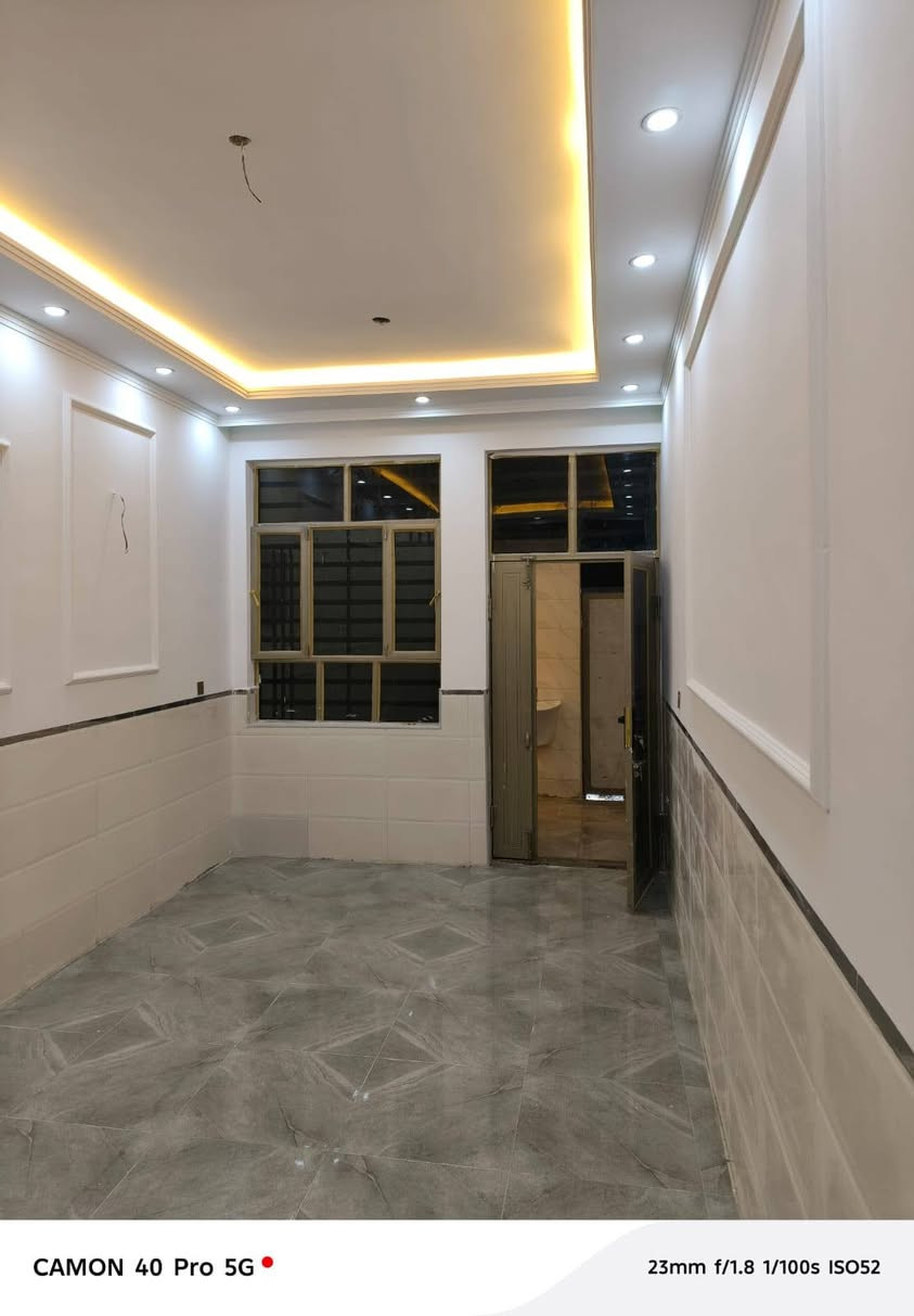 سلام عليكم الدار البيع مساحه 125 سند ٢٥ موقع سفير قرب سكله قاسم الكناني البنا الحديث ***********
