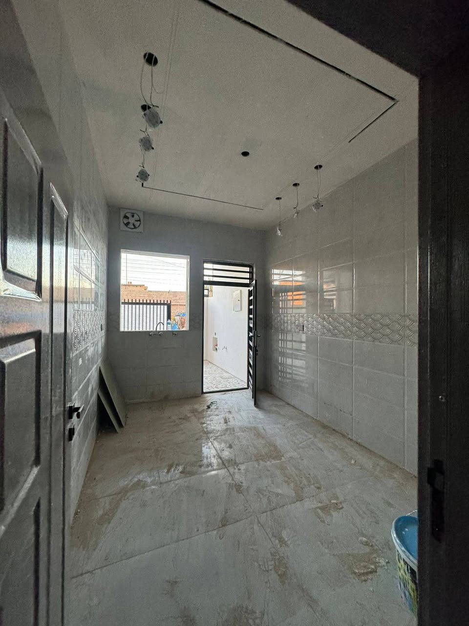 #دار للبيع
العنوان : تكريت القادسية 
قطعة 500 مقابل اسوق النور 
#المساحة 100متر  شارع 15متر 
يحتوي على 3 غرف نوم واستقبال
 ومطبخ  سيراميك وصحيات داخل وخارج 
#السعر المطلوب《 90مليون  》قابل للتفاوض 
#للاستفسار الاتصال على الارقام التالية
***********
***********
#مكتب دجلة للعقار ....
