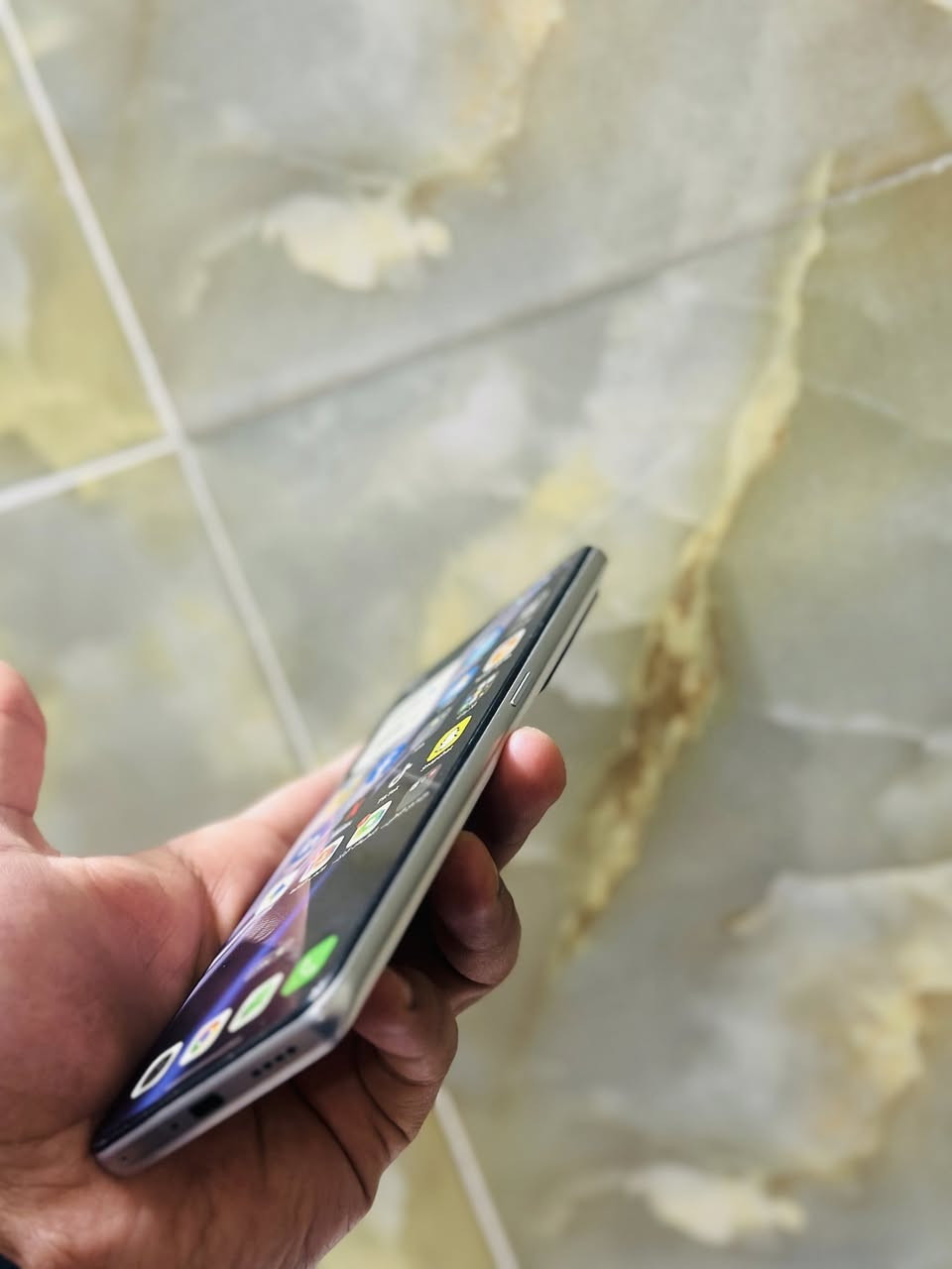 جهاز ريلمي gt neo 5 se
المواصفات الرئيسية (SE Edition):
ذاكرة 1T يعني 1024 كيكا
يدعم تسجيل المكالمات مع تصوير مايكرو سكوب
الشاشة: 6.74 بوصة OLED، تردد144hz
صوت ستيريو دبل سماعه 
المعالج: Snapdragon 7+ Gen 2.
الكاميرا: خلفية 64 ميجابكسل، أمامية 16 ميجابكسل.
البطارية والشحن: 5500 مللي أمبير 
السعر 350 وبي مجال للشراي 
***********
