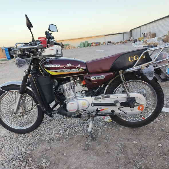 سلام عليكم تايكر 20باب اول وزن ثغيل ختومات ابل درع دوسات صفط مامفتوح كلو شرط وشغال كهربائيات نشرات شغاله للاستفسار خاص او اتصل***********
