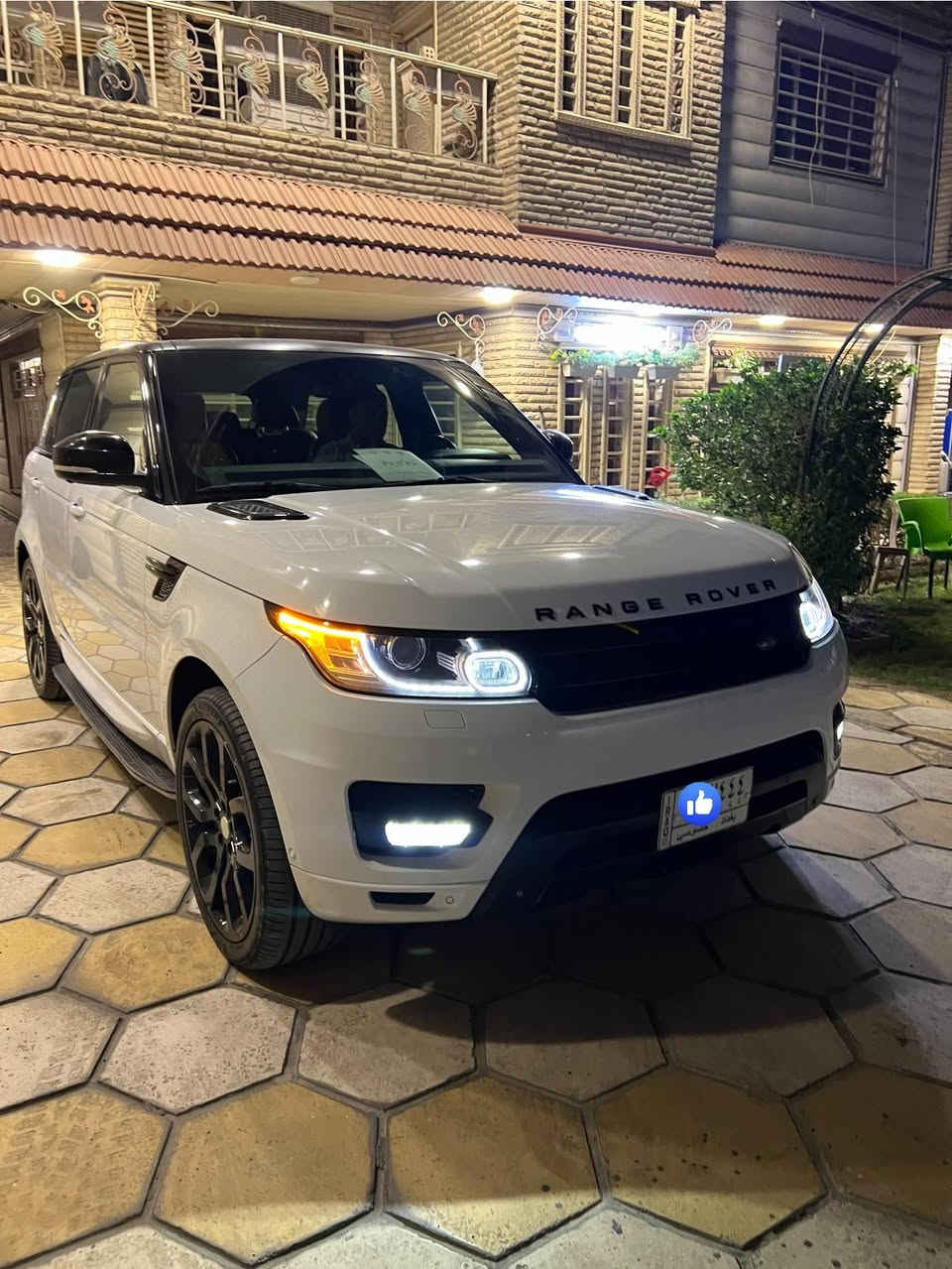 السلام عليكم ….
🔺رانج روڤر اوتوبايغرافي ..داينميك 
🔻موديل:2014 
🔹ماشية: 88 الف كيلو بعدها جديدة لوكك
🔸8 سلندر سوبر 
🔷كير مكينة بشرط مكفولات برغي ممفتوح بيها .👍🏼
مواصفات : فول  ميحتاج اذكرها كلها ( بانوراما ،، ابواب شفط ، شاشات خلفية،، كامرات ٣٦٠،،كشنات امامي خلفي تدفئة تبريد،، وباقي مواصفات الرانج الفول )

🔶السيارة خليجية وكالة بدون تبديل بيها بخ بربع جاملغ خلفي والباب الخلفي بدون فتح ..

🟥عليها سيرفس كامل وكلشي مفاتح ولا مبدل بيها ( لاتنقص ميي ولا دهن..) على وضع الشركة ميكانيك ..جوبلسات بلاديه لا مفتوح ولا مبدل ..تايرات برجستون اصليات وكالة..
السيارة كلش جديدة تاخذها ربع متصرف عليها 

📍مكان السيارة : بغداد شارع فلسطين…

☎️شراي خابر وتدلل : ***********
وبي واتساب ♥️
