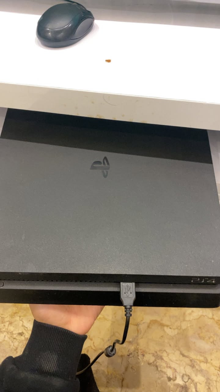 السلام عليكم بلي 4 سلم ذاكره 500 الجهاز نضيف أمانة الله كله شغال ويا جوستكات عدد 2 وأقراص عدد 2 مرفقه بل صور الله شاهد  الجهاز نضيف كلش السعر : 250 وبي مجال قليل 
المكان بغداد الشعب 
رقم الهاتف *********** متوفر واتساب
