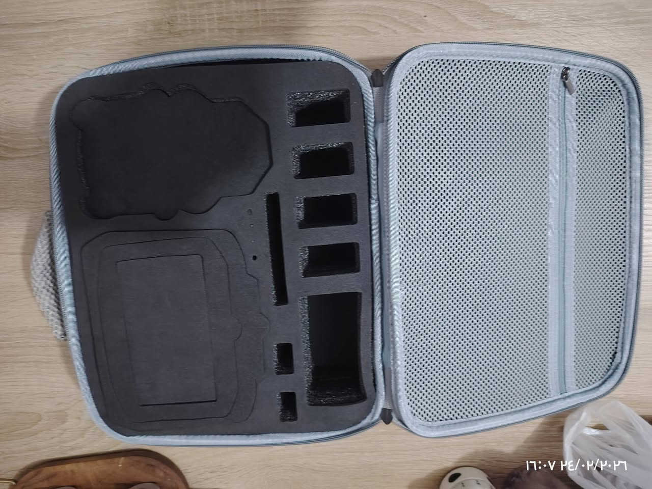 للبيع حقيبة DJI Mavic الأصلية - حماية قصوى وشكل أنيق 🚁
الوصف:
للبيع حقيبة (شنطة) حمل وتخزين أصلية مخصصة لسلسلة DJI Mavic / Mini. الحقيبة جديدة 
توفر حماية كاملة للدرون من الصدمات والخدوش أثناء التنقل.
#لماذا هذه الحقيبة؟
تصميم ذكي: مقسمة من الداخل لتناسب الدرون، ريموت التحكم، والبطاريات بشكل محكم.
هيكل صلب (Hard Shell): مقاومة للصدمات الخارجية مع طبقة داخلية ناعمة.
سهولة الحمل: مزودة بمقبض علوي متين وسحاب انسيابي وعالي الجودة.
الحجم: مدمجة وخفيفة الوزن، مثالية للسفر والرحلات.
التوافق:
تناسب موديلات [حدد الموديل الذي كانت تُستخدم له، مثلاً: Mini 2 / Mini 3 / Mavic Air].
خلي سعرك وبالعافية


**إذا كنت صاحب هذا الإعلان وتريد حذفه لأي سبب، رجاءا أرسل رسالة إلى الدعم الفني**