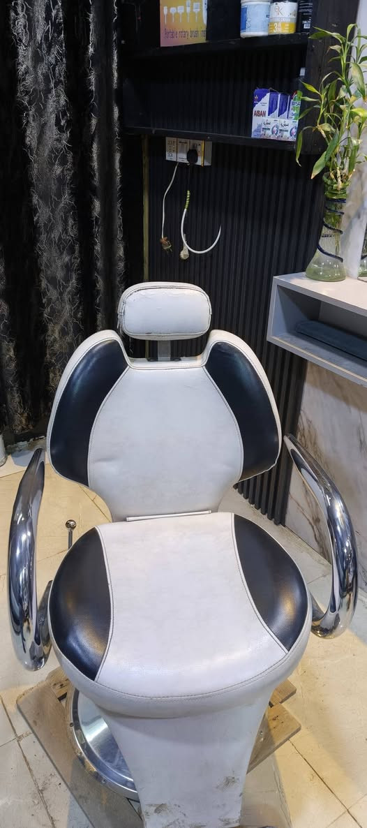 للبيع الجك عاطل حلو وكلش نضيف السعر٨٠ وبي مجال مكاني حله ***********
