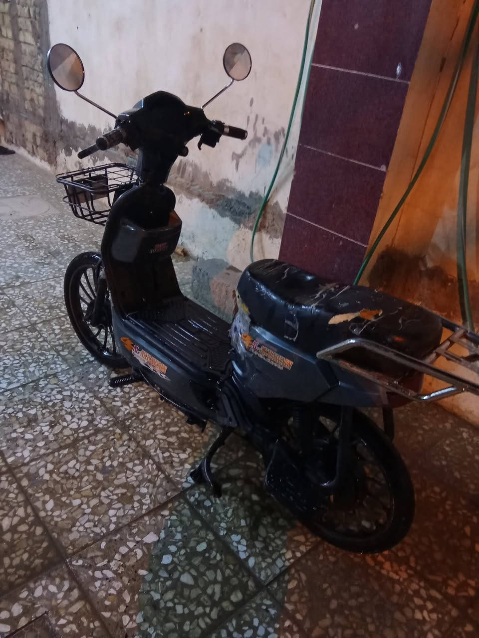 دراجه شحن للبيع على الفحص بطاريات جدد دراجه مثل متشوف نضيفه حيل ويا شحنه اصليه رقم *********** بي واتساب السعر 275 بي مجال
