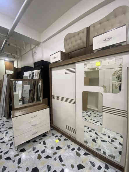 السلام عليكم غرف نوم مستخدمه تكريت حي العصري نهايت شارع البلديه يم أسواق البركه بسعار مناسبه يوجد خدمت توصيل نقل وشد الرقم ***********
