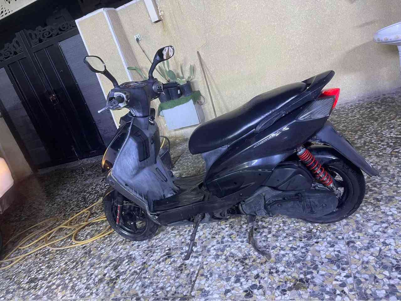 سكنس نثيه لونين بلاديه مكفوله ختم واحد كله شغاله مابيه نقص أوراق كامله تايرات جدد مكفوله سعره ٤٥٠
مكان العبيدي
 ‭٠٧٧٢ ٦٦١ ٤٤٣٤‬ بغداد, العراق
