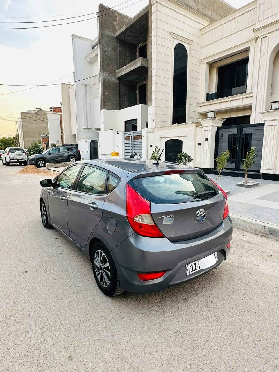 للبيع هونداي أكسنت 2017
رقم بغداد الدولي الجديد 
هزه جديده 
سنويه جديده بأسمي 
محرك 1600
كير AT
صدر نظيف 
تخم تاير جديد شاده
ويل كب جديد
برده خلفيه شاشه كبيره اندرويد مع كامره خلفيه دواره 
تبريد ممتاز 
تدفئه ممتازه 
أرضيه مغلفه جلدد 
دوشمه كشنات تحكم ستيرن 
السياره ليبل واحد مكفوله كفاله عامه منل ضرر والصبغ والتبديل 
عدا شويه صبغ مقدار شبرين 
بالداير مال جاملغ خلفي شي كلش بسييط 
سياره كلش جديده 
ماشيه 70
مكاني الغزاليه 
السعر 97  ورقه وبيه مجال بسيط 
***********
