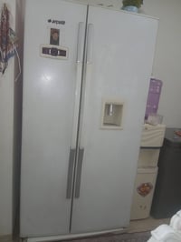 ثلاجه للبيع بيها ليك زغير ينكط مي بسمايا B8 السعر 400  07704913292