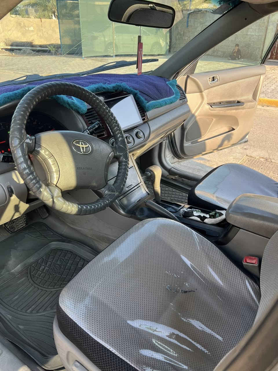 كامري ٢٠٠٦ للبيع امريكي 

سياره مصبوغه عام لجماليه لون سلفري 
 

تبريد ثلج+ تدفئه 
صدر جديد 
تخم تاير جديد
كير جديد 
محرك فول قطره تبخير مابيها 
سياره جاهزه من كلشي 
سياره سنويتها بأسمي
سعرها ٩٠ وبيها مجال 
للأستفسار اتصل على الرقم 
***********
***********
مكانها بغداد التاجي
