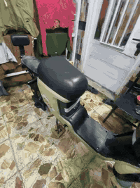 السلام عليكم عندي دراجه شحن للبيع جديد بصمتين سوجين كرتني كله مكله قفله مال البيع  و الشراء هذا رقمي وخابريني على الواتساب *********** سعر 550 قفلها
