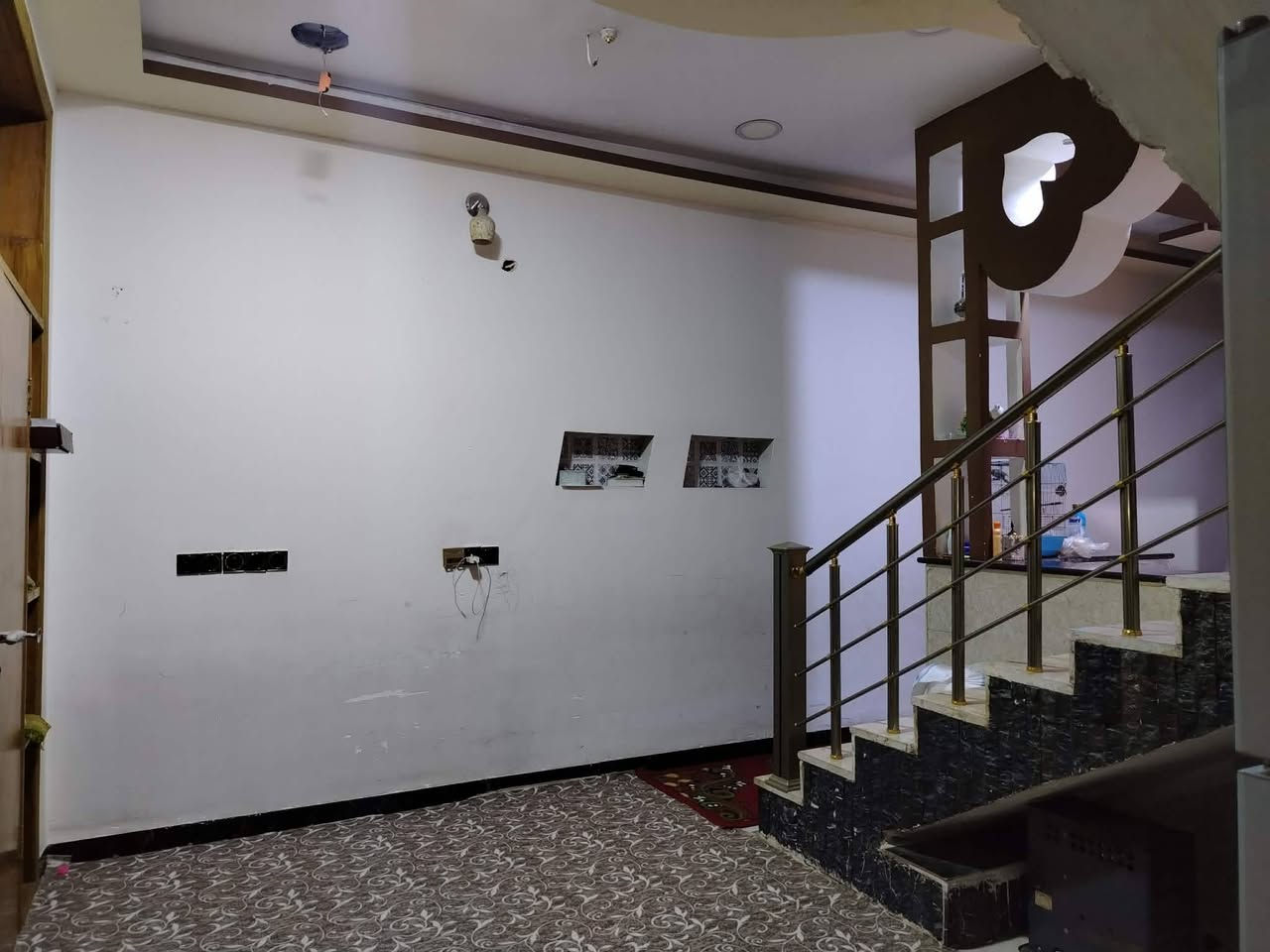 تصال*********** بيت الانتفاضه ثالثه بيتين عن ركن 100متر طابقين بناء حديث طابوك سكف صب 3 غرف وحده جوه وثنين فوك ستقبال مفتوح ع صاله صحيات فوك وجوه مطبخ حار وبارد وجها مرمر وحجر 2023  مطلوب اسكان 40 مليون
