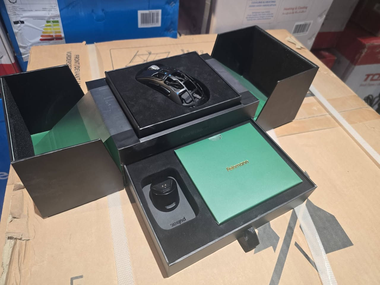 pulsar feinmann f01
المستشعر : Pulsar XS-1 Flagship Sensor DPI:

حتى 32,000 dpi السرعة القصوى تتبع IPS): 750 IPS التسارع حتى 50 معدل الاستجابة حتى 8000 Hz مع قاعدة الشحن / 1000 افتراضي المعالج : 32-Bit ARM الاتصال: لاسلكي (2.4 GH USB-C) + قاعدة شحن دونجل 8 الوزن: حوالي 46 غم و بدون سلك أزرار : 5 أزرار (Kail Optical)
السعر 200 
بغداد حي العامل
***********
