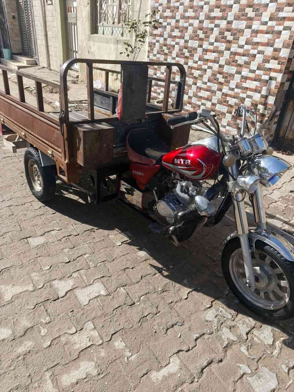 السلام عليكم للبيع ستوته نضيفه  الفين وسبعه اوراقه ضايعه الستوته نضيفه على البلاد  كفاله عامه اكسن مكفول محرك مكفول كهرباىيات كله شغاله العنوان نجف ***********
