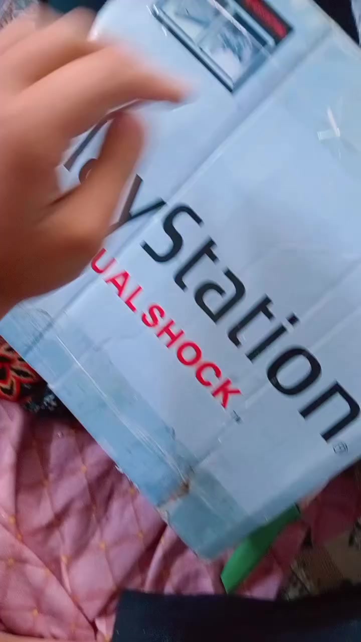 سلام عليكم بلي1 نظيف معه كارتونه و جوزتك عدد2 البلي شغال ناقصه بس قراص لينو اني عندي قرص واحد قديم كلش ف مشتغل قطعه نظيفه جيل الطيبين قيم واخذه بما يرضي الله هاذ رقمي ***********
