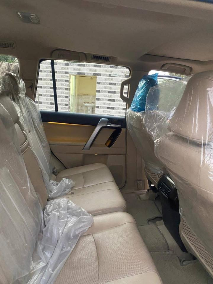 لاندكروزر برادو  VX 2014 ( 6 سلندر )
السيارة ماشيه 120الف  فول مواصفات 

المواصفات 
فتحة سقف
حساس امامي خلفي 
كامرة خلفيه 
لد نهاري
ثلاجة 
تبريد ثلاث قطع 
تبريد كشنات 
مانع انزلاق 
شاشة بلادي 
دشبول لكزز
داخل بيجي 
بصمة ابواب 
بصمة تشغيل
سماعات اربع جهات كلشي شغال بيها
سيارة عليها ادامه من شركة تويوتا اليابانية
رقم صاحب سياره ***********
