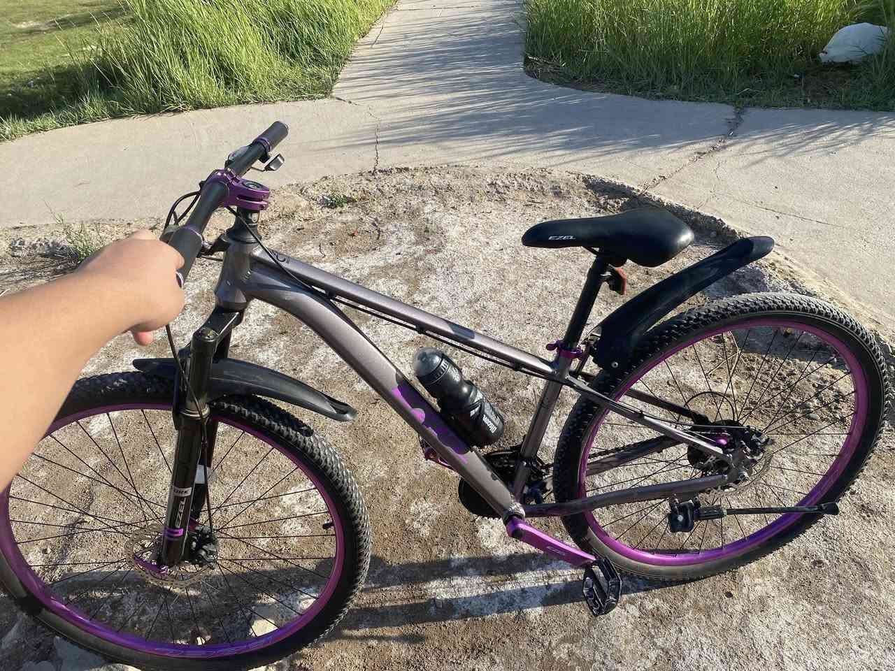 سلام عليكم. بايسكل للبيع نوع BMX مآبي اي عطل ولا اي مشكلة بايسكل مرتب سعر/استفسار خاص او على رقمي ***********

