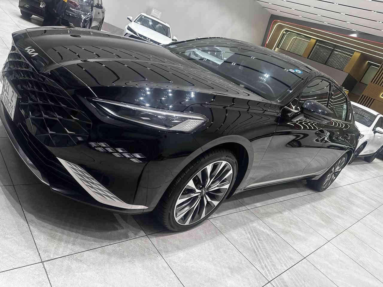 تحيه طيبه الاخوه الأعزاء k8
موديل ٢٤ زيرو صفر كيلو متر فول موصفات للاخير موصفات الكادنزا معرفه من مساج كشنات فول vip بانراما شفاتات بصمه رادارات توقف ذاتي السياره فول للاخير مكانها بغداد البياع 
السعر ٤٨ مليون مرقم كامل 
***********
