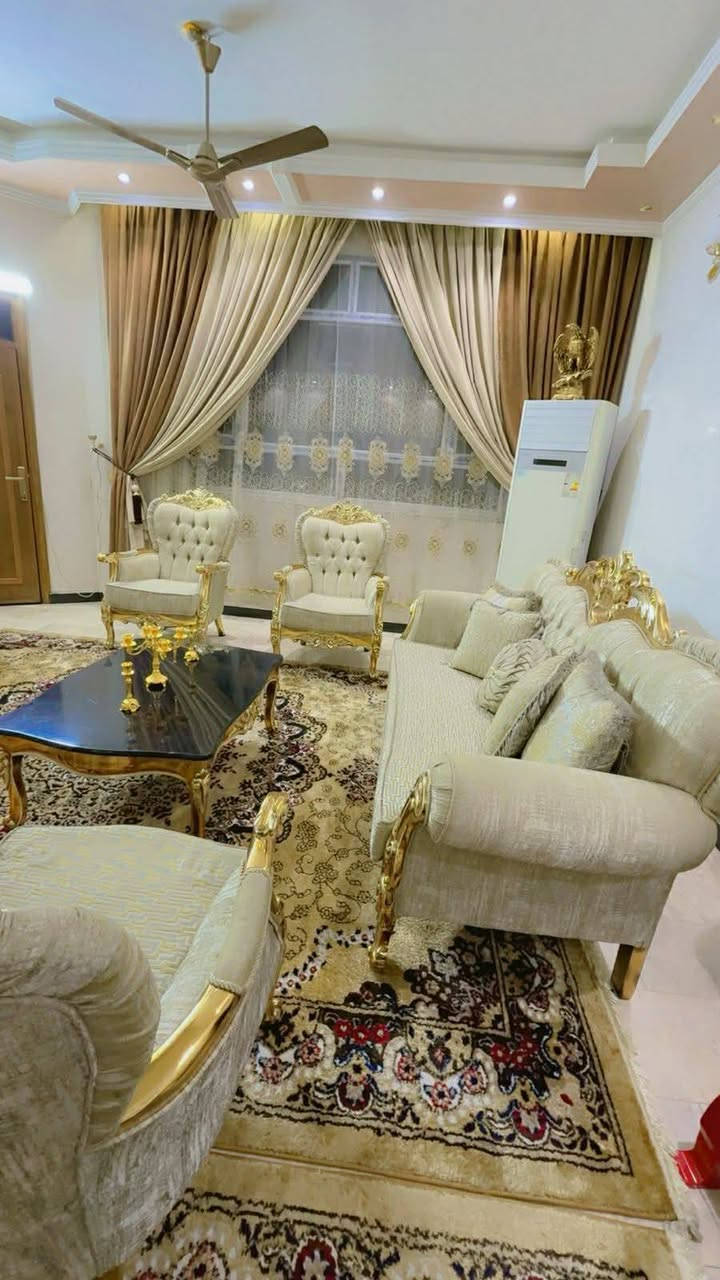 تخم صناعة ايطالي السفنج ضغط طبي يشتغل على الوجهين  عددٍ المقاعد مالته 17مقعد معه طبله وصطيه جديد بعده مكان سيديه  ***********
