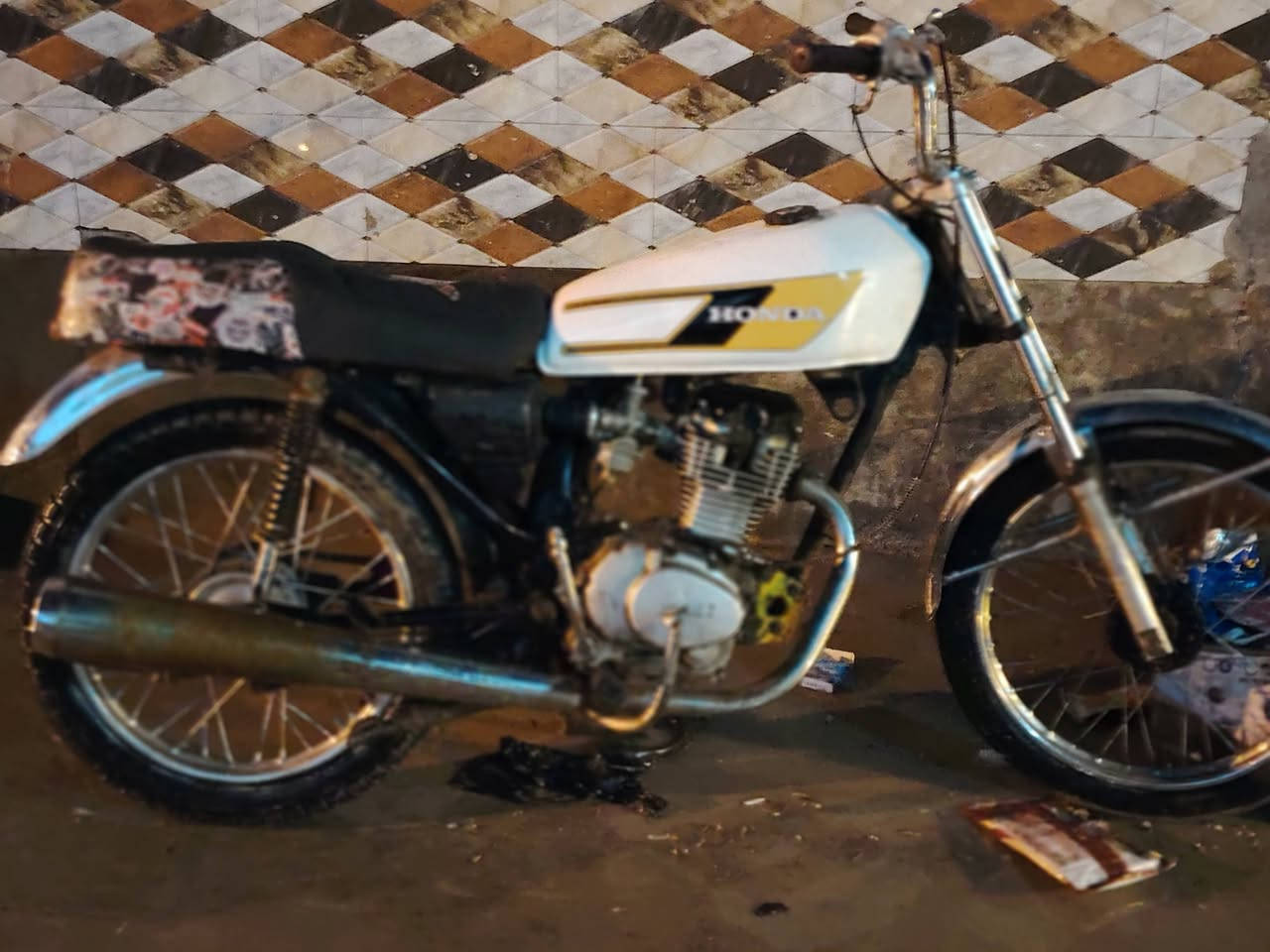 السلام عليكم دراجه ادوات للبيع كرمه علي اللطيف ***********
