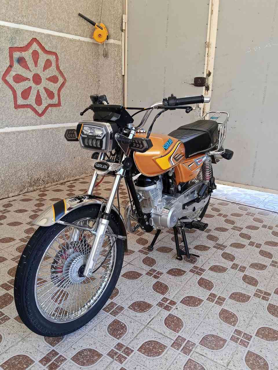 السلام عليكم دراجه للبيع موديل 25مكفوله كفاله عامه دشبول شغال كهربائيات كامله لون مميز🧡 المكان ديالى جديده الشط السعر 675وببها مجال اتصل وتدلل ***********🧡🌹✅
