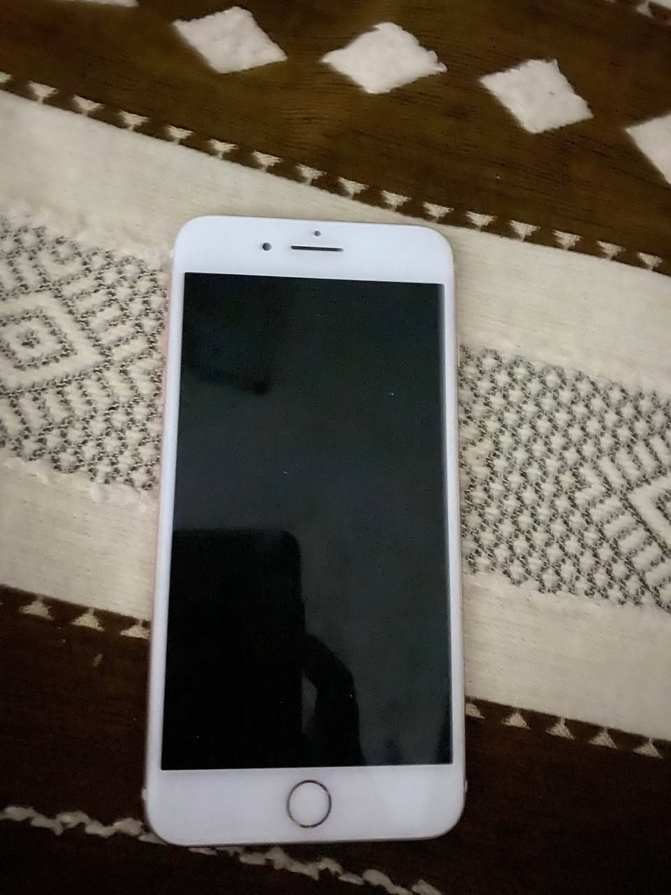 7plus 
بطاريه 86ذاكره 128نظيف كلش


**إذا كنت صاحب هذا الإعلان وتريد حذفه لأي سبب، رجاءا أرسل رسالة إلى الدعم الفني**