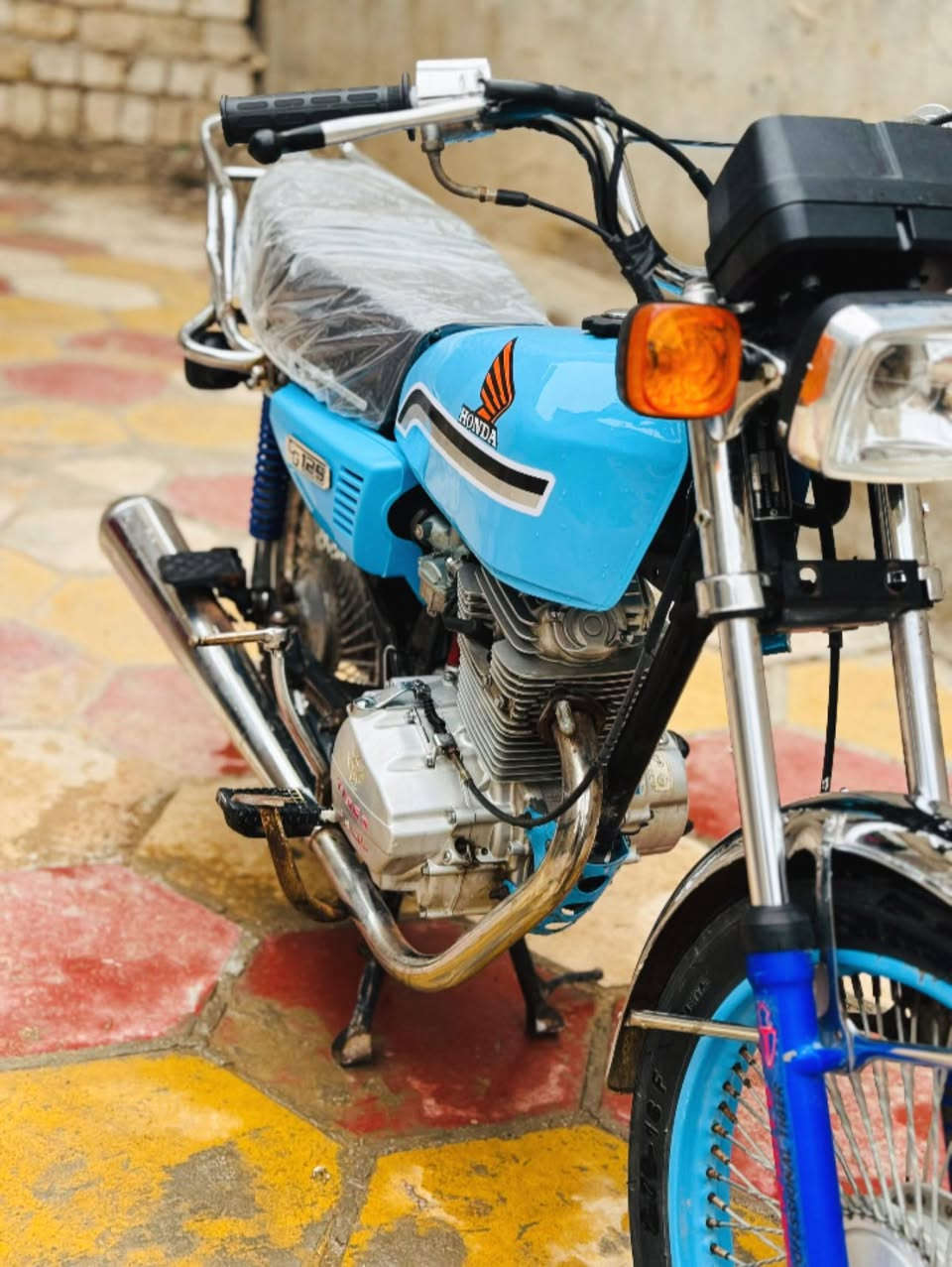 السلام عليكم
دراجة 4 كير للبيع مديل 20 اوراق اصولي وكيلها العارضي 
الدراجة نضيفه كلشي بيها جديد السعر 750 وبيها مجال 
مكاني نجف للستفسار خاص او ***********
ملاحظة -:  اكرر اوراق اصولي  مو سكنر
