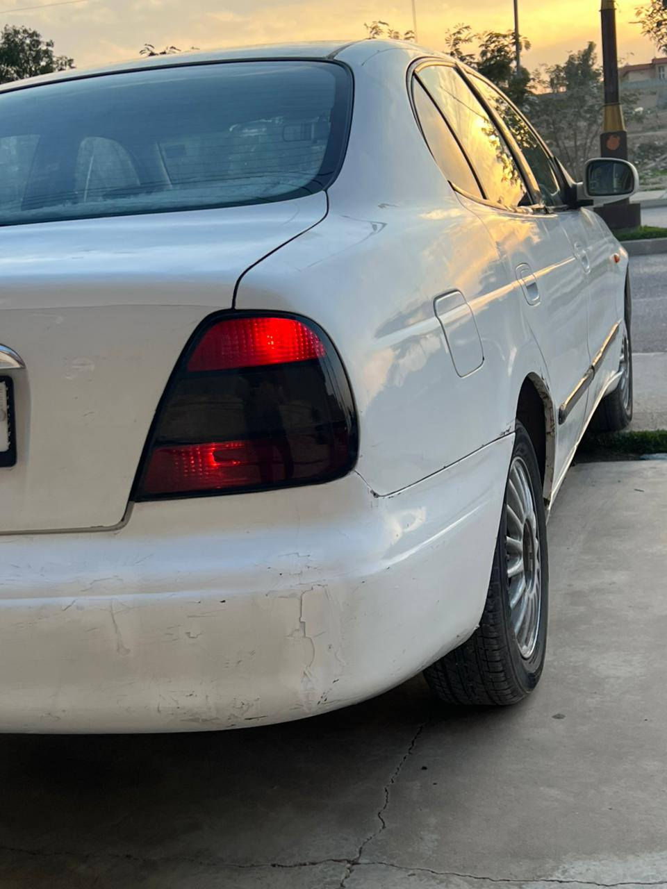 سلام عليكم سياره دايو لكنزه موديل 2000 رقم سياره ديالي انكليزي  هزه جديد سنويه لحد 30
محرك مسكر1600
 بي استيكر مال بانزين 
كير اتوماتيك 
سياره صدر امامي و خلفي 90٪ 
باتري جديد 
تخم تأير جديد صاحب سياره خانقين شرط تحويل 
سياره جاهزه من كلشي  
تبريد شغال بس رايدله غاز
 سعر سياره 37بيه مجال اراوس حسب قناعه 
مكان سياره خانقين ***********
