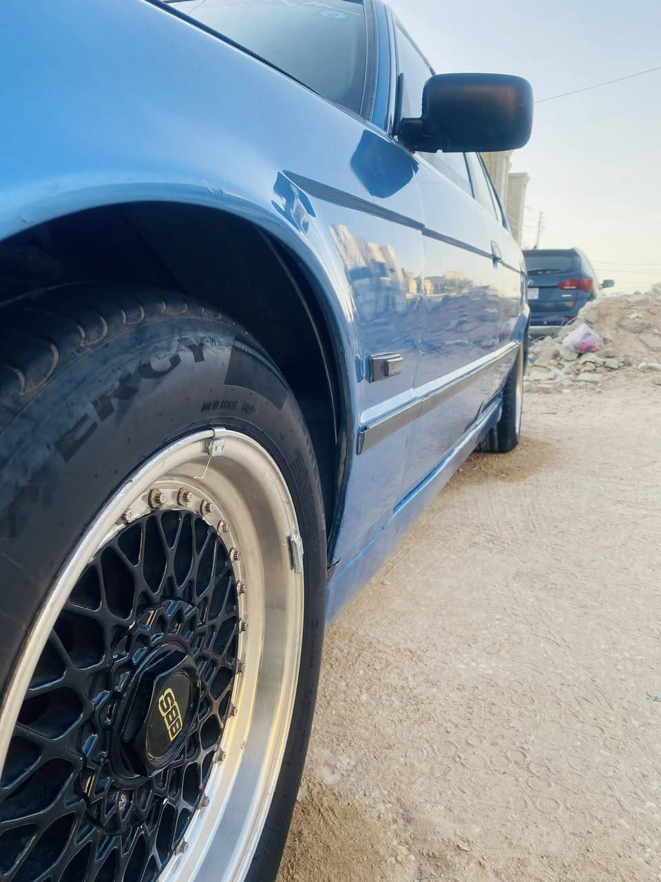 BMW 525i للبيع فقط
1991 مديل 

525 مسكر محرك بلاد 

رقم نجف انكليزي الجديد 

سنويه جديده لل2029

مداور ثاني يوم 

فتحه  كهرباء

زنون ابيض عالي

كهربائيات كلهه شغاله

حداديه كامله

جام 4 كهرباء 

دواخل نضاف بيبان جلد نضاف 

كشنات جلد 

ويل رياضي توسايز 

تايرات قبل شهر مبدلهن 

لون ازرق غير محدد 

سياره نضيفه ماناقصهه شي مثل ما موضح بلصور 

السعر 75$

 المكان نجف

***********
