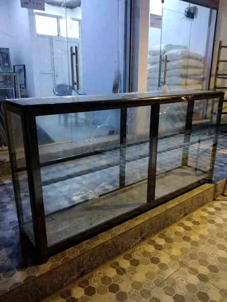 السلام عليكم عدة فرن كهربائي كاملة للبيع
فرن طبقتين مع عجانة  مع عرباين ٢ وشروح وعارضة وميز مدرج عدة كاملة 
موصل الايسر للتواصل عالرقم
***********
***********
