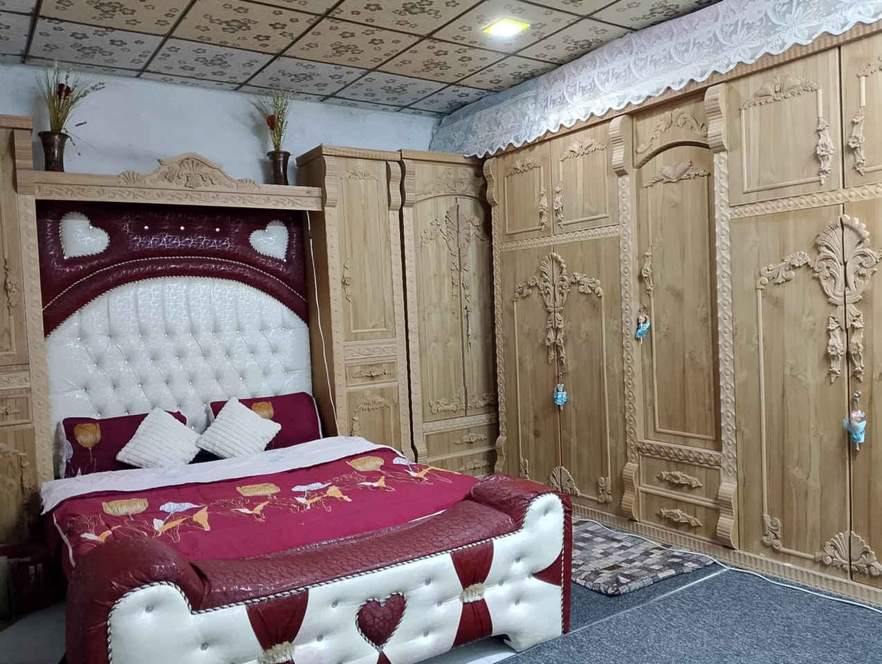 غرفة نوم كامله مابيها اي ضرر مستخدم اقل السنه للاستفسار خاص او ***********📞
