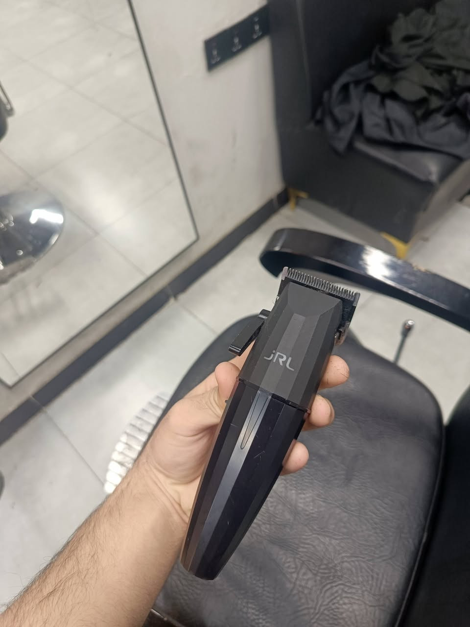 مكينه JRL للبيع
ستعمال ٤ اشهر 
ما مبدل بيها حاجه 
من مرتضى اركو 
غراضه : بس شاحنه (بدون قاعدة ونمر) عندي نمر مال WAHL انطيهن بدالهم 
سعر ١٢٥ وبيها مجال خاص


**إذا كنت صاحب هذا الإعلان وتريد حذفه لأي سبب، رجاءا أرسل رسالة إلى الدعم الفني**