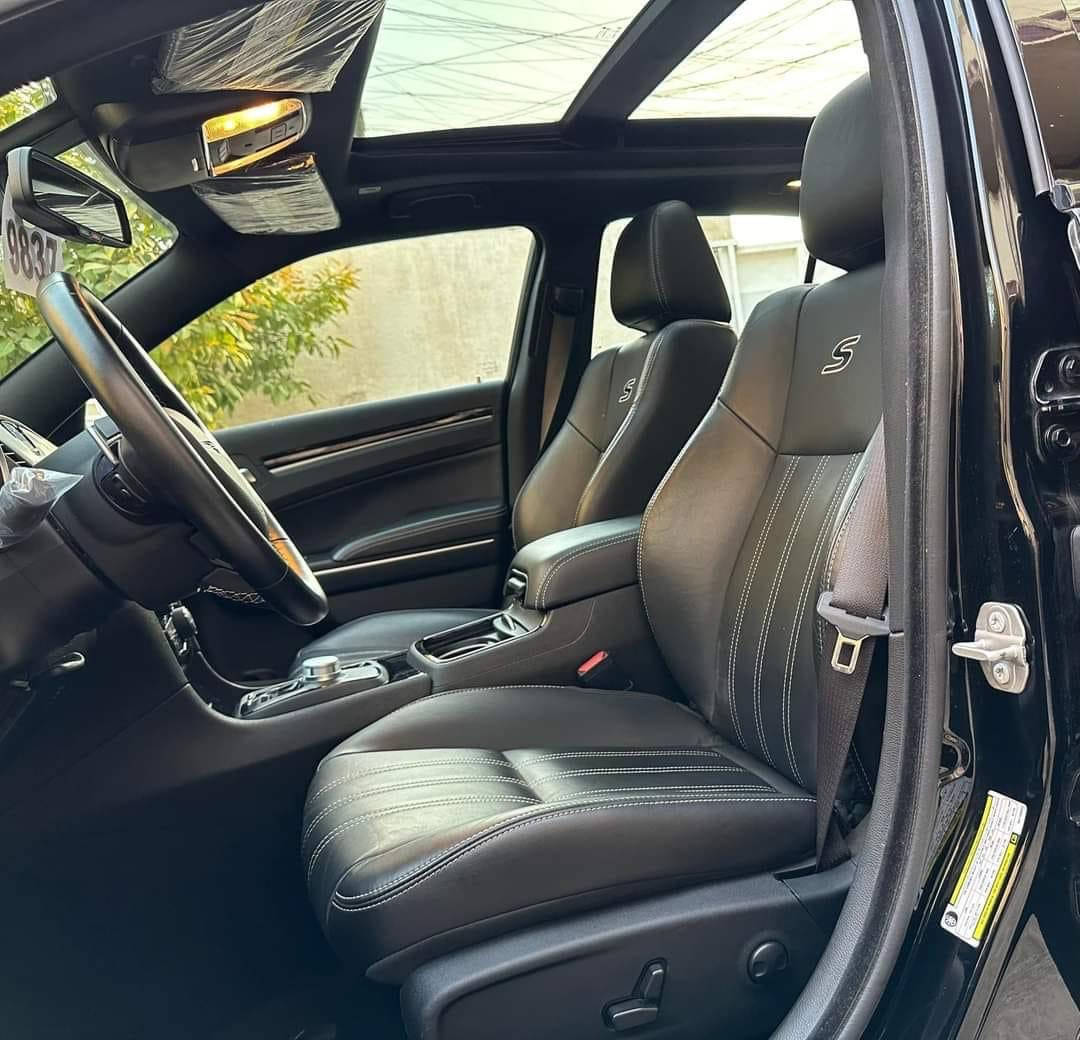 سعرر $280
الموديل: 2021. 
المحرك : V6 . 3.6L . 
الفئه :S
عداد المسافة 74حقيقي
المواصفات :
* نقطة عمياء . 
* مصابيح امامية زنون مع LED . 
* مقصورة الركاب من الجلد الفاخر .  
* مقاعد أمامية كهربائية عدد 2 . 
* حساسات امامى و خلفى .
* مقاعد أمامية هيتر . 
* تشغيل عن بعد . 
* ستيرن كهربائي . 
بجم كبير  .
* سبورت مود .
* محدد سرعة . 
* كاميرا خلفية .
* مرايا متحسسة للاضاءة العالية .
* دخول ذكي (بصمة) .
 * حجر اكزوز بشرط .كواتم بلاديه موجوده
حادث اميركا موجود بالصوره
مبدل چاملغ امامي نفس 

الون بلادي بدون ايرباك حادث سطحي

المكان البصرة المعقل


**إذا كنت صاحب هذا الإعلان وتريد حذفه لأي سبب، رجاءا أرسل رسالة إلى الدعم الفني**