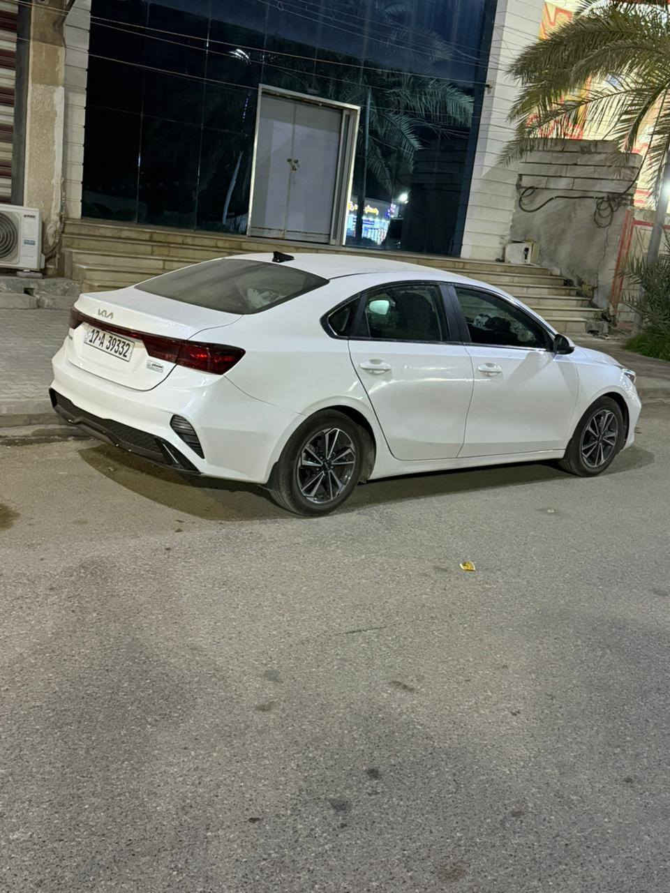 سلام عليكم 
فورتي 24ابيض معوقين مثنى والمعوق خوش انسان حاضر لكافة الوكالات حادثها خفيف بالمنشور ماشيه 42 جديده السياره تخم تاير مبدل فقط كل غراض الشركه بيها ودهن اصلي وبانزين كله محسن ماشايفه العادي الدشبول كله مطفي بدون ايرباك مال جناي مواصفاتها معروفه اسويج بدون فتحه فقط السعر 160 وبيها مجال عنوانها السماوه المركز للاستفسار اكثر اتصل ***********
